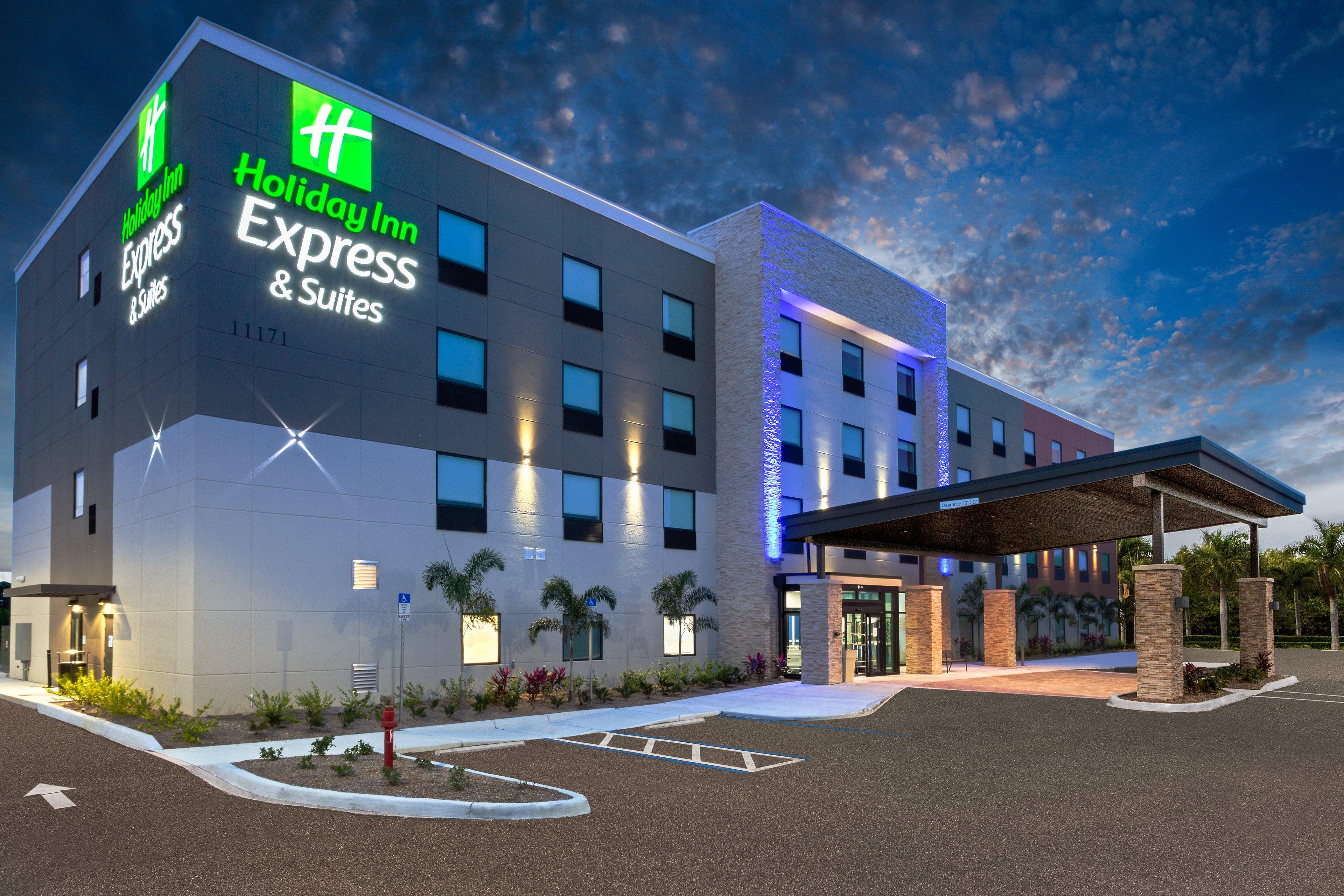 Holiday Inn Express & Suites Ft Myers Beach-Sanibel Gateway By Ihg Fort Myers Beach Exteriör bild