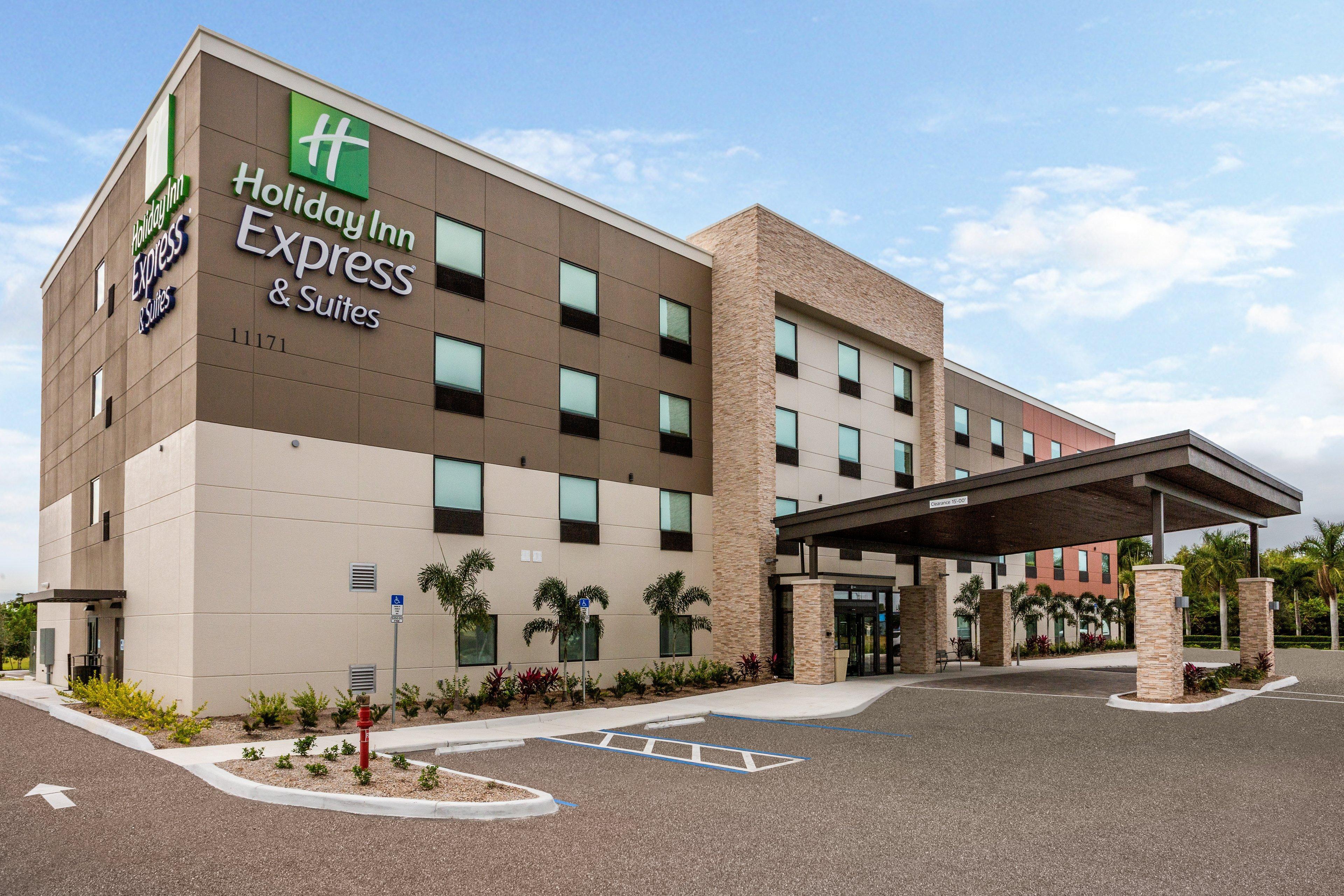 Holiday Inn Express & Suites Ft Myers Beach-Sanibel Gateway By Ihg Fort Myers Beach Exteriör bild