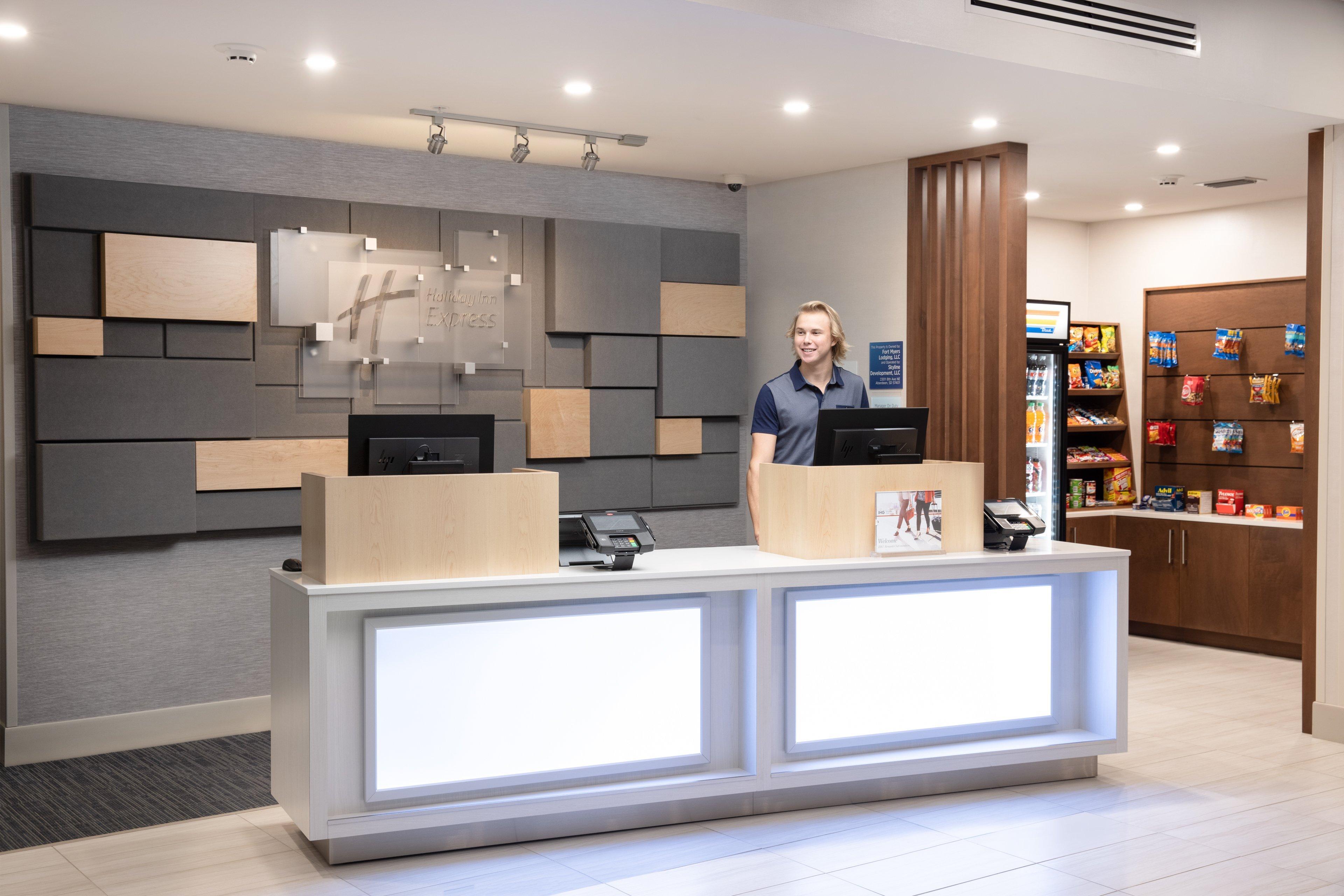 Holiday Inn Express & Suites Ft Myers Beach-Sanibel Gateway By Ihg Fort Myers Beach Exteriör bild